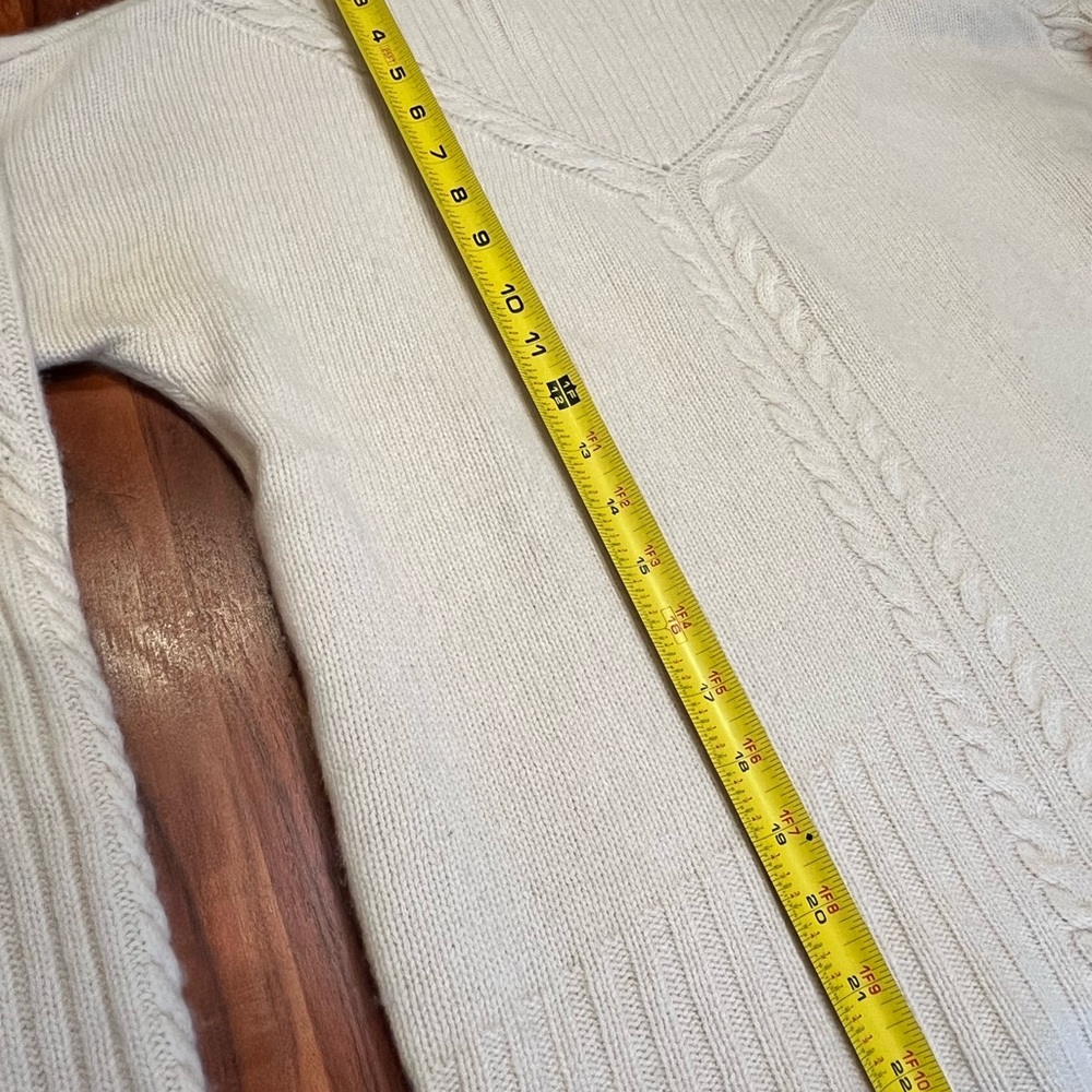 100% Cashmere Cream Cable Knit Sweater - Picture 5 of 6